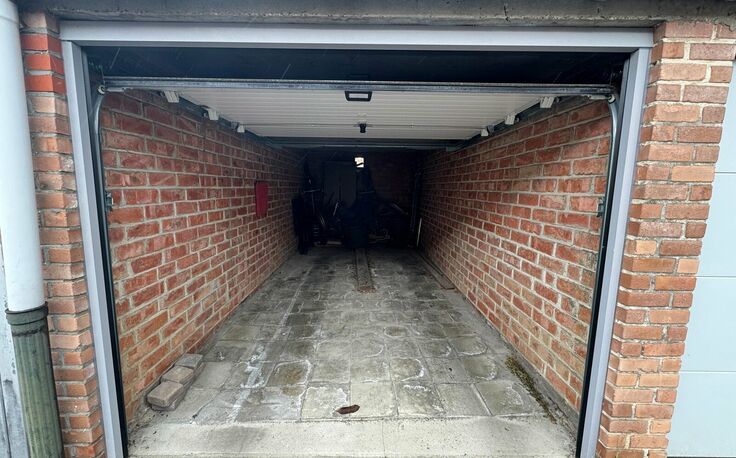 Garage (ferme) à vendre à Sint-Pieters-Leeuw