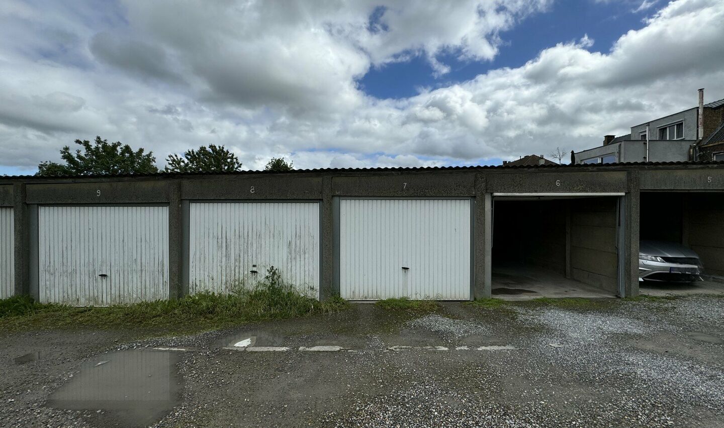 Garage (ferme) à vendre à Sint-Pieters-Leeuw