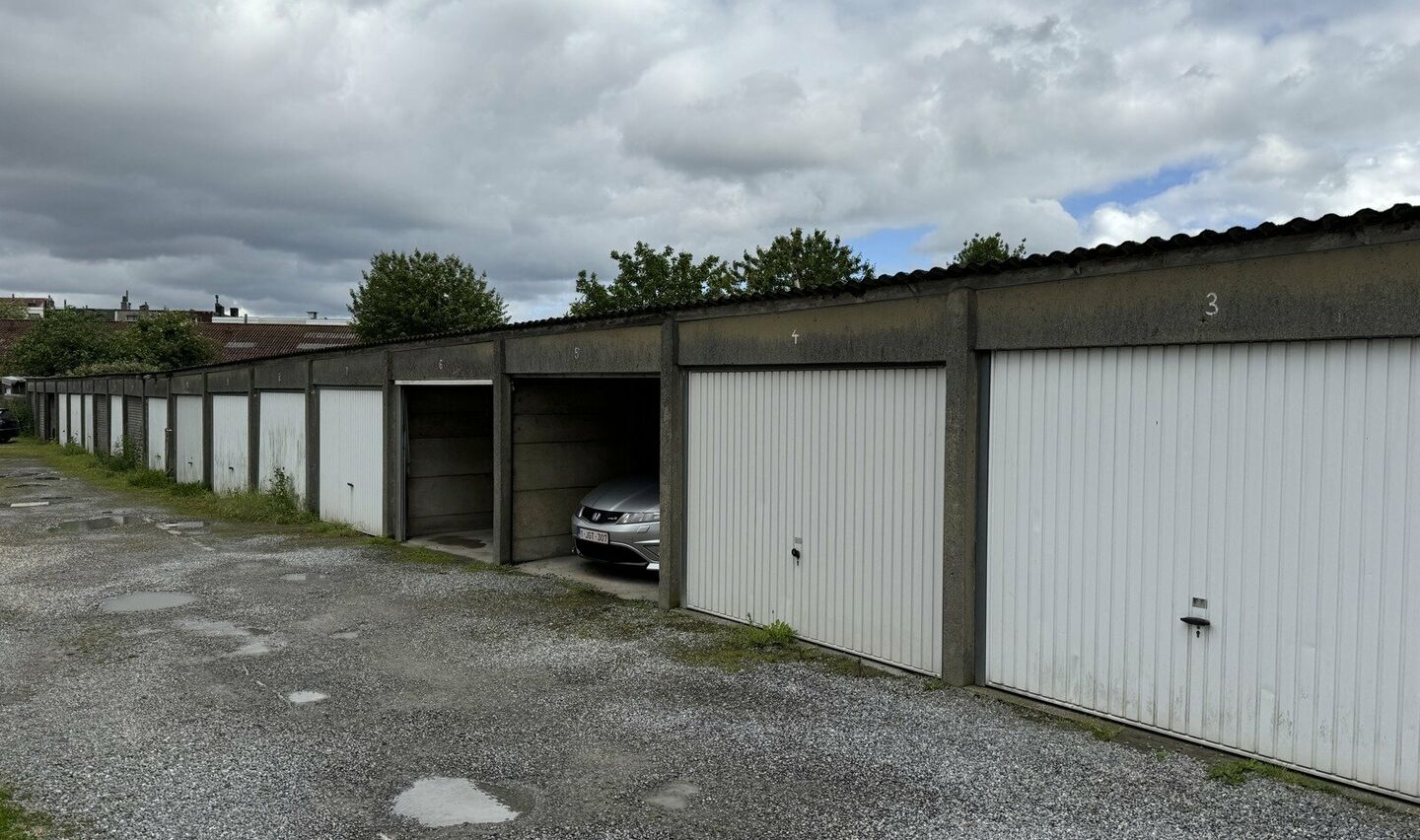 Garage (ferme) à vendre à Sint-Pieters-Leeuw