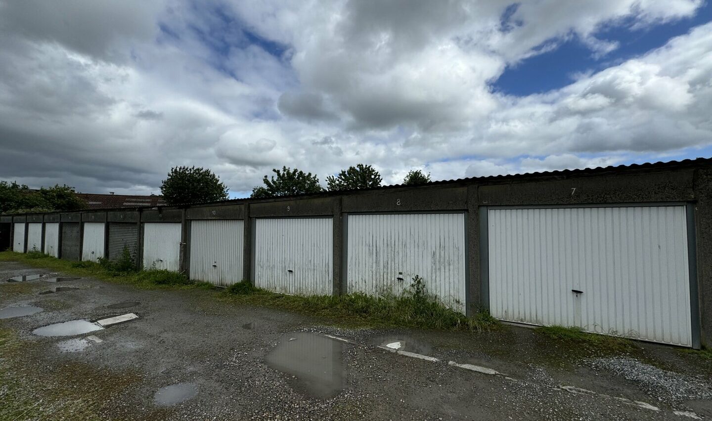 Garage (ferme) à vendre à Sint-Pieters-Leeuw