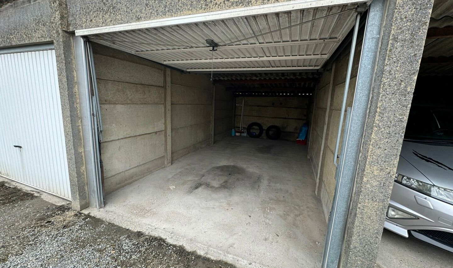 Garage (ferme) à vendre à Sint-Pieters-Leeuw