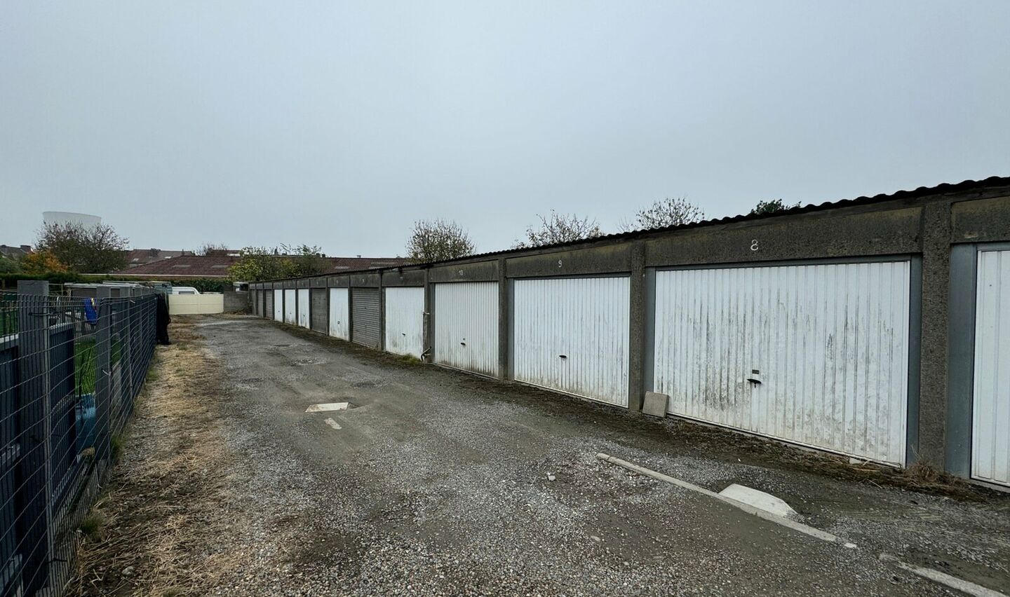 Garage (ferme) à vendre à Sint-Pieters-Leeuw