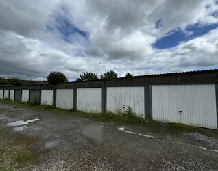 Garage (ferme) à vendre à Sint-Pieters-Leeuw