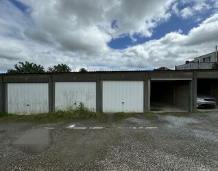 Gesloten garagebox te koop in Sint-Pieters-Leeuw