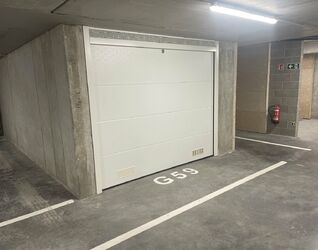 Gesloten garagebox te koop in Sint-Pieters-Leeuw