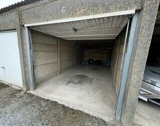 Gesloten garagebox te koop in Sint-Pieters-Leeuw