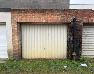 Gesloten garagebox te koop in Sint-Pieters-Leeuw