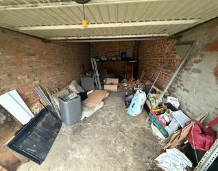 Gesloten garagebox te koop in Sint-Pieters-Leeuw